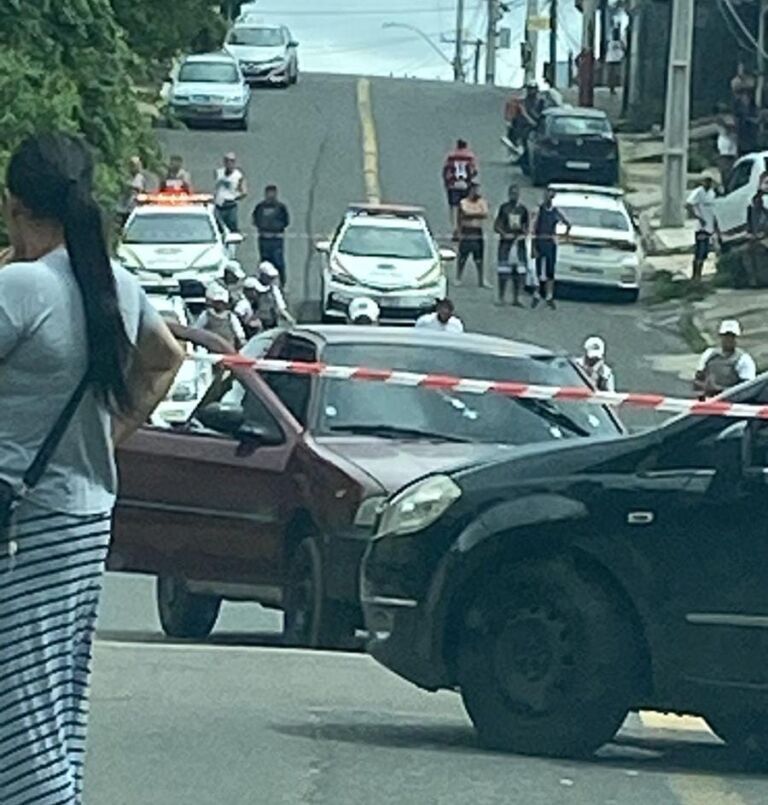 Homem é morto com 25 tiros dentro do próprio carro