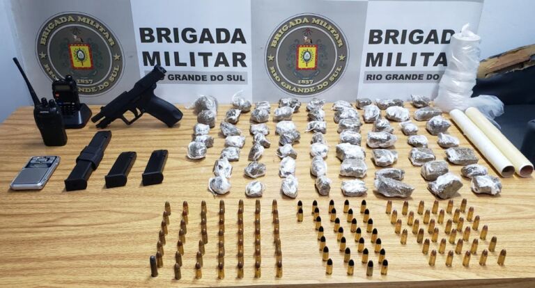 Mulher é presa com armas e drogas dentro de condomínio em Canoas