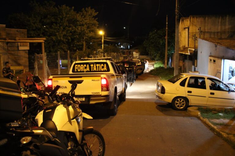 Mais de 100 policiais fecham o Guajuviras para caçar bandidos em Canoas