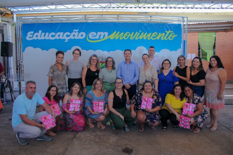 Prefeitura de Nova Santa Rita entrega absorventes para 700 alunas da rede pública de ensino