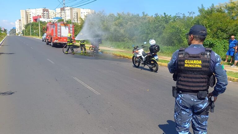 Limpador de piscinas tem rosto queimado por produto químico em Canoas