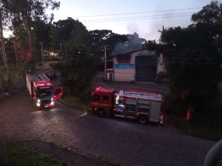 Empresa de peças é destruída por incêncio