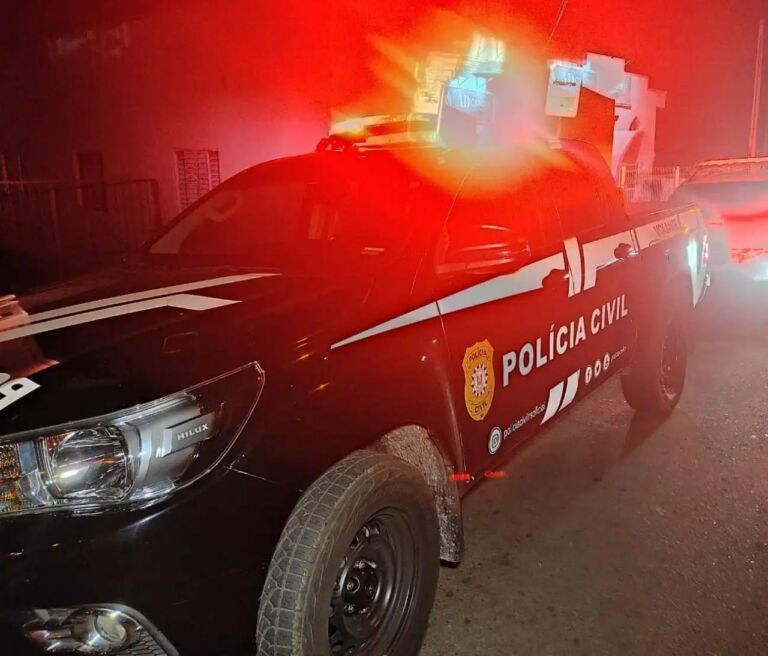 Jovem é morto com mais de cinco tiros no meio da rua