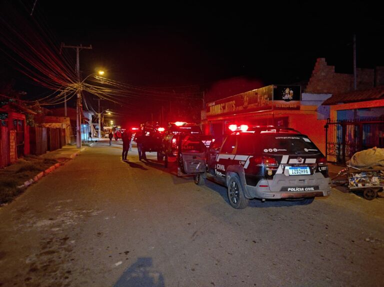 Operação policial fecha ruas do Mathais Velho, em Canoas