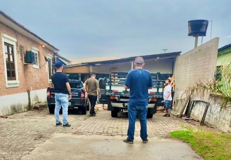 Pai é preso por estuprar filhas de 6 e 7 anos