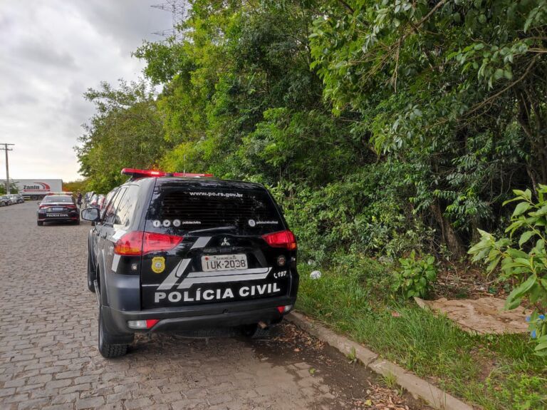 Corpo incendiado é encontrado na frente de empresa em Canoas