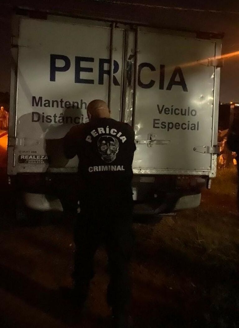 Criminosos matam homem a tiros e atacam mais duas pessoas