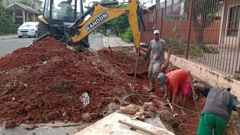 Erosões em calçadas de Canoas são reparadas