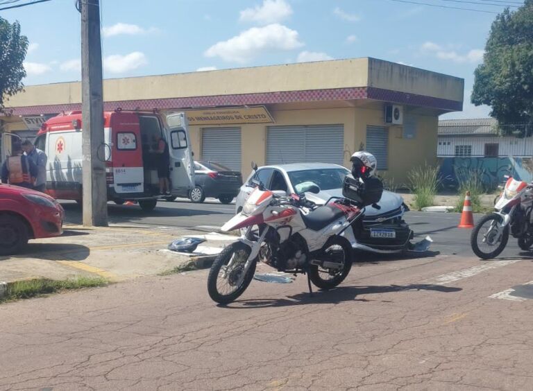 Uma pessoa fica ferida após colisão em cruzamento de Canoas