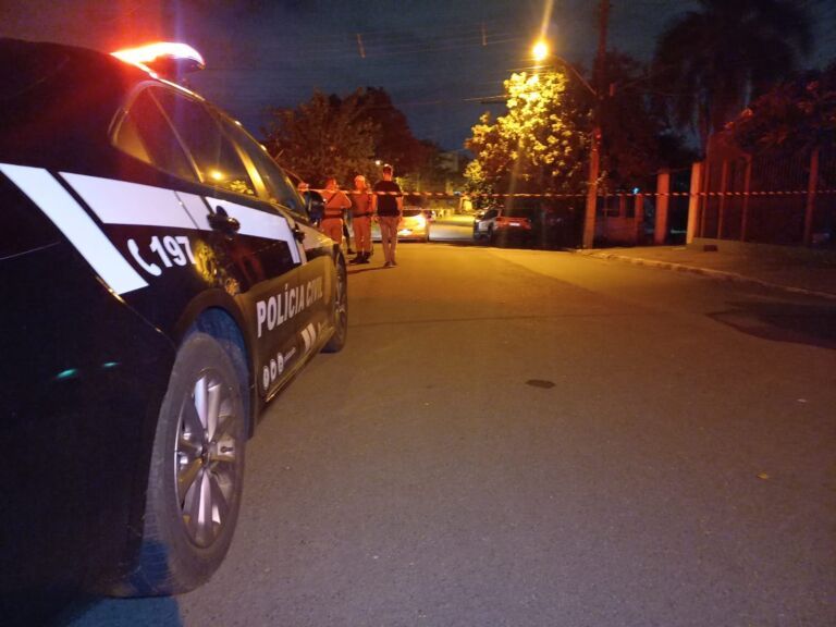 Criminosos invadem casa e matam homem a tiros em Canoas