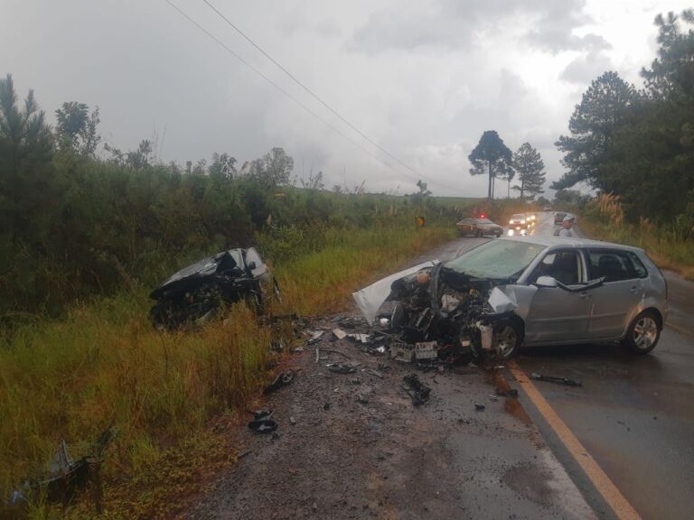 Casal morre após colisão frontal