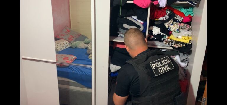 Mulher é presa por estuprar adolescente