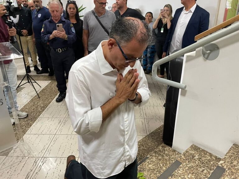 CANOAS | Oração, limpeza espiritual e anúncio de primeiras ações marcam retorno de Jairo Jorge ao cargo