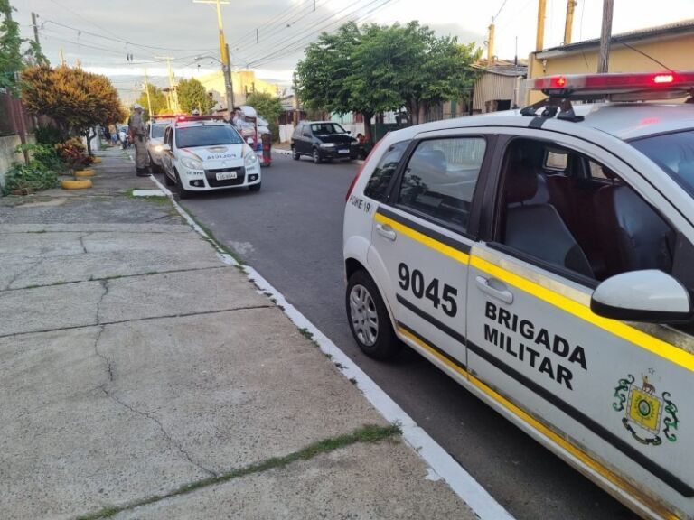 Carro passa atirando em rua de Canoas