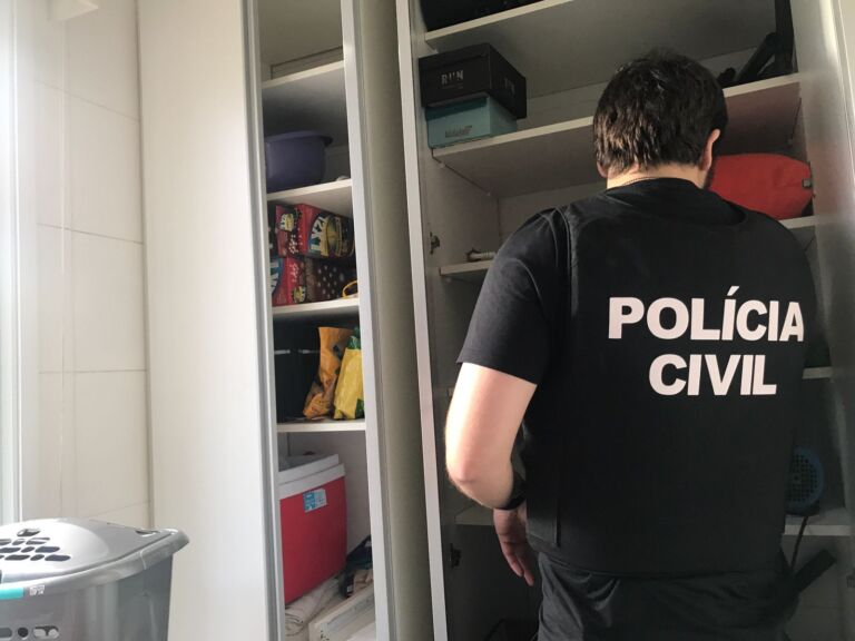 Homem é preso após pedir nudes para ‘menina’ de 12 anos pela internet