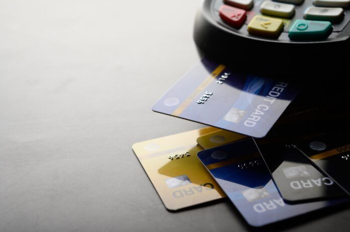 Varejo usa cartão de crédito próprio para fidelizar cliente