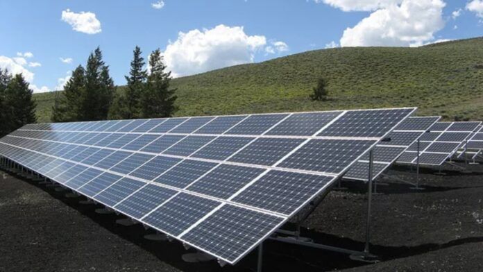 Os projetos solares fotovoltaicos proporcionam benefícios aos consumidores