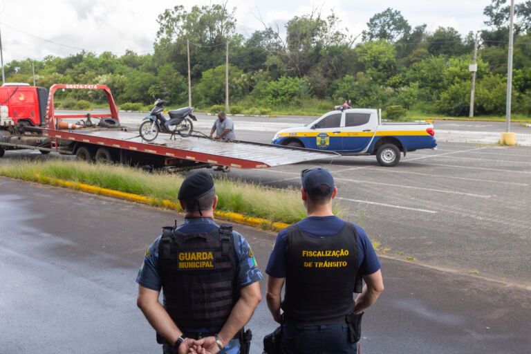 Três motos são apreendidas no Parcão fazendo manobras perigosas em Canoas