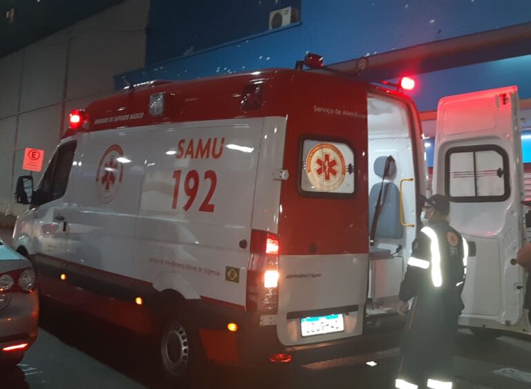 Jovem é morto a tiros no meio da rua