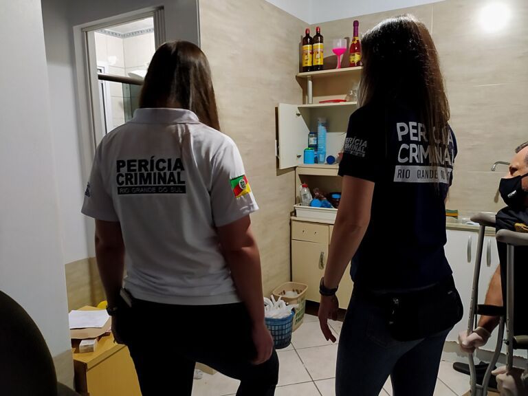 Jovem de 24 anos é morto a tiros na frente da esposa