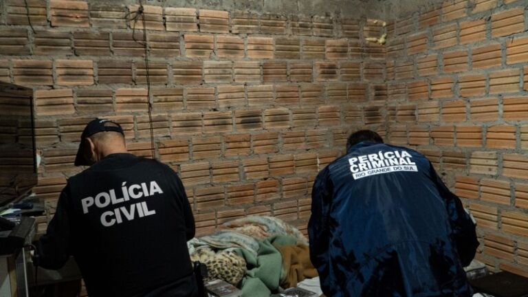 Criminosos matam homem com diversos tiros dentro de casa