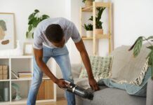 Sofá: qual a diferença entre limpeza profissional e amadora?