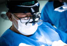 Especialista explica benefícios do transplante capilar FUE