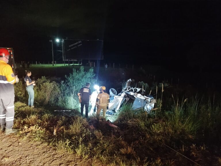 Homem morre em acidente após carro desviar de animal