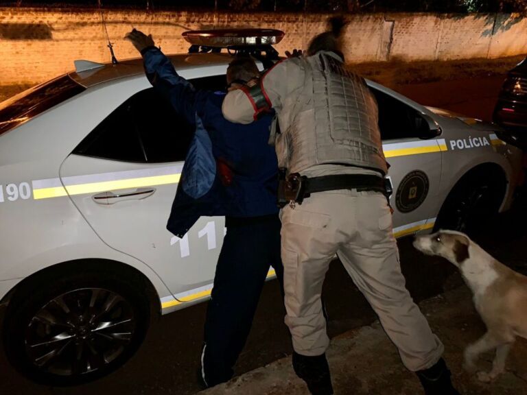 Pai é preso após espancar filha de 5 anos