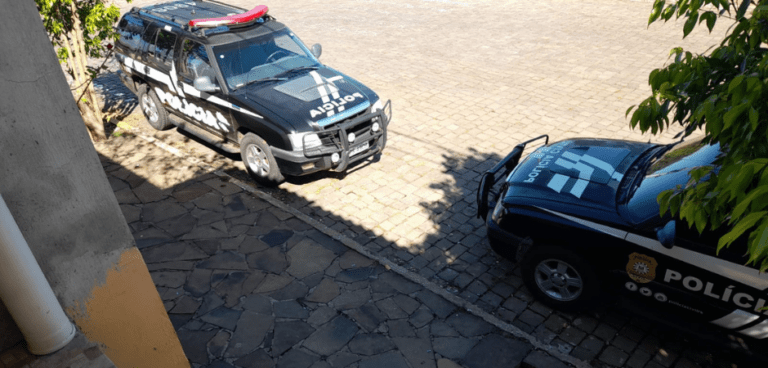 Ladrão rouba carro e tenta estuprar namorada