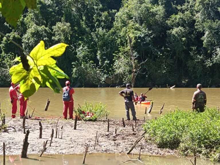 Jovem morre afogado em rio