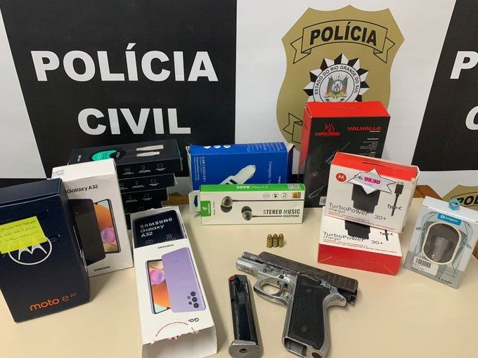 Criminosos assaltam loja de celulares