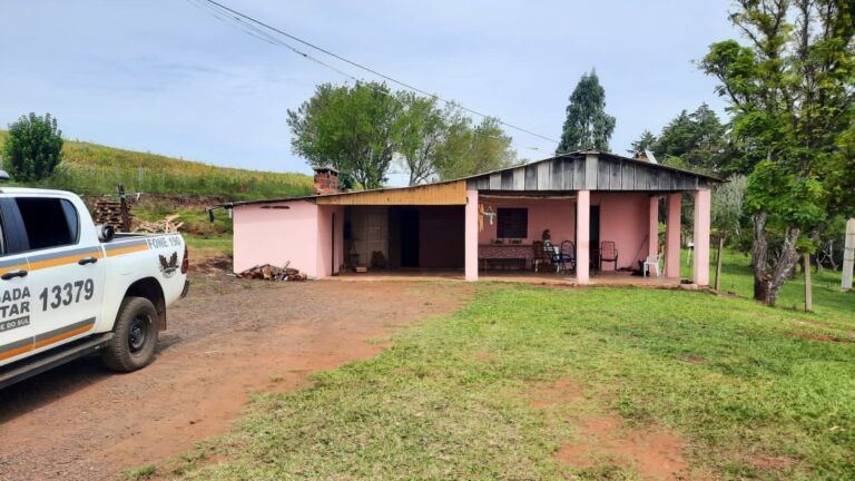 BOPE caça criminosos que invadiram e assaltaram casa