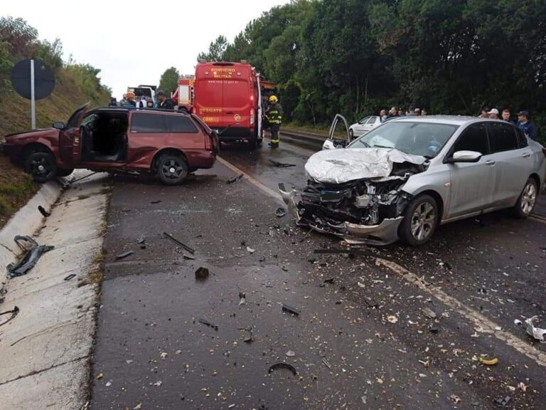 Uma pessoa morre e duas ficam feridas em acidente