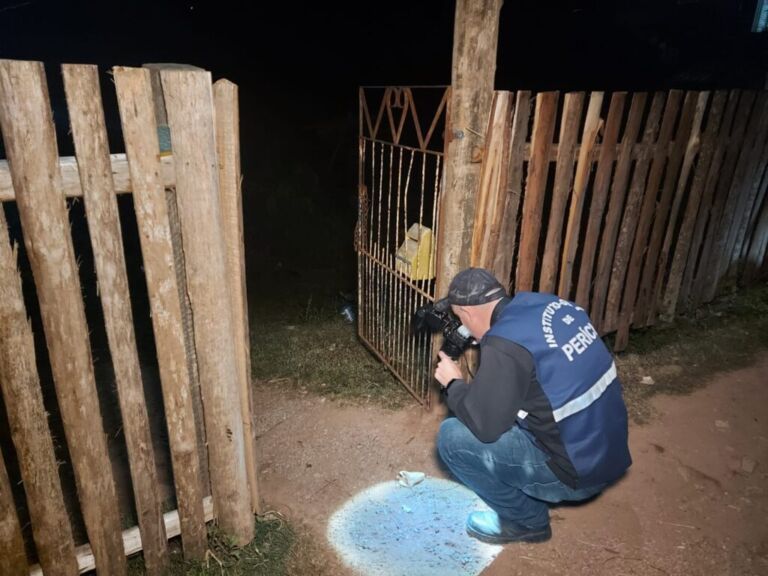 Criminosos invadem casa e matam homem com 20 tiros na frente da família