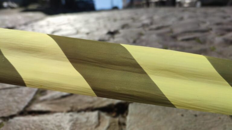 Mulher é atingida por bala perdida em tiroteio