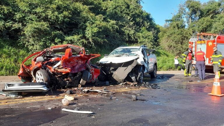 Homem morre após colisão frontal entre dois veículos