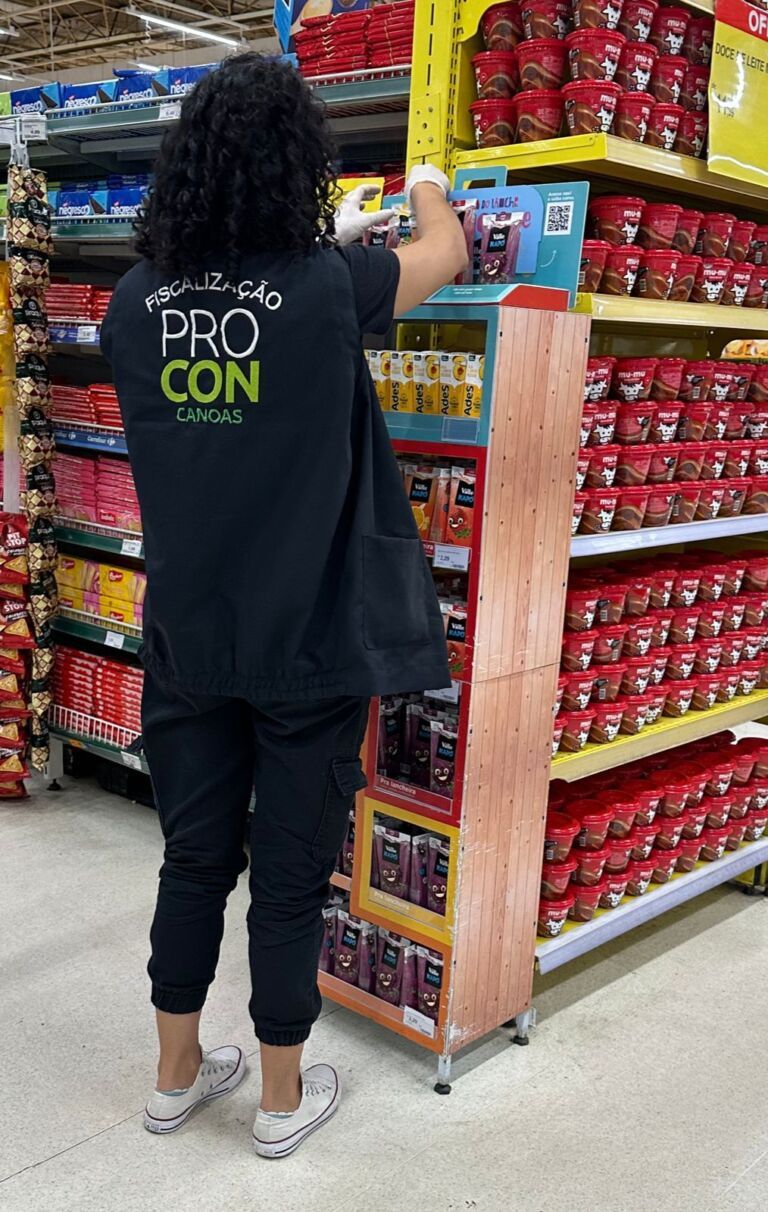 O que vai acontecer com hipermercado de Canoas flagrado vendendo produtos vencidos