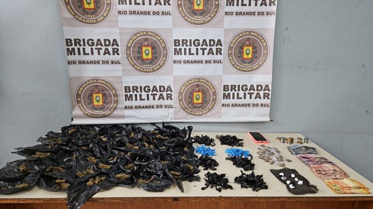 Mulher é presa com crack, cocaína e maconha