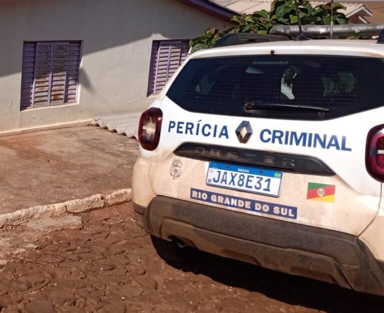 Homem é encontrado morto dentro de casa