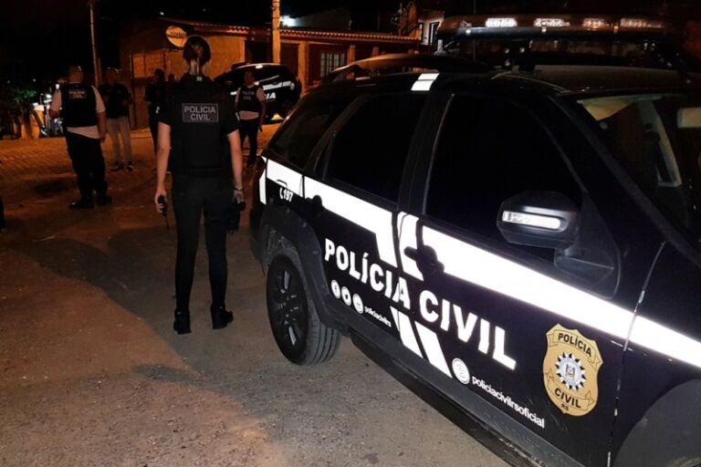 Criminosos invadem casa e matam duas pessoas