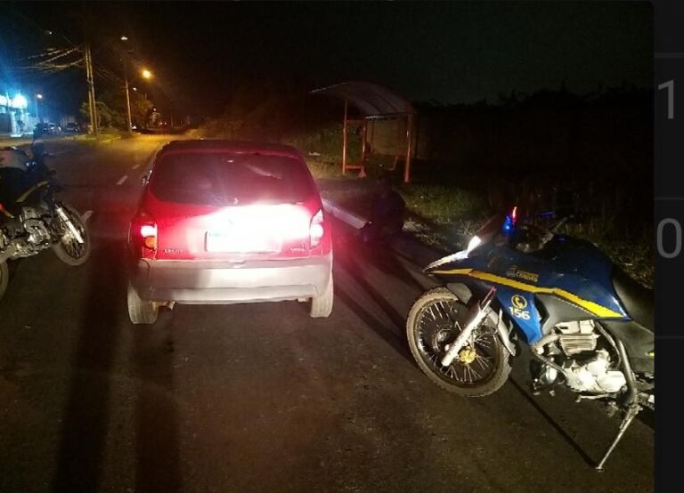 Motorista bêbado é preso após deixar carro ligado e ser encontrado com as roupas sujas de vômito em Canoas