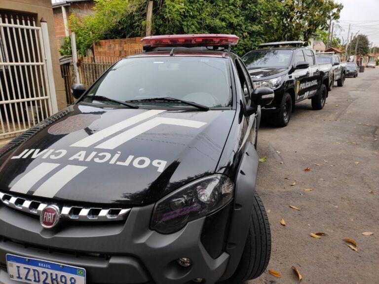 Criminosos atacam homem a tiros no meio da rua em Canoas