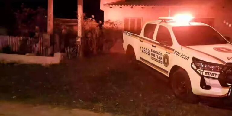 Encapuzados, criminosos matam dois homens a tiros