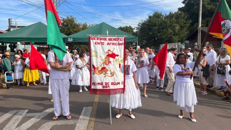 Procisssão à São Jorge reúne dezenas de pessoas em Canoas