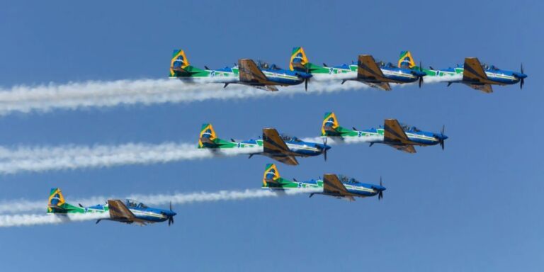 Esquadrilha da Fumaça está em Canoas