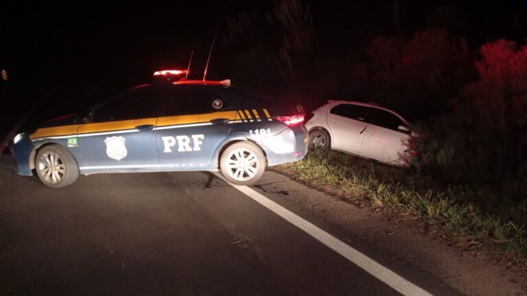 Motorista morre em acidente entre carro e caminhão