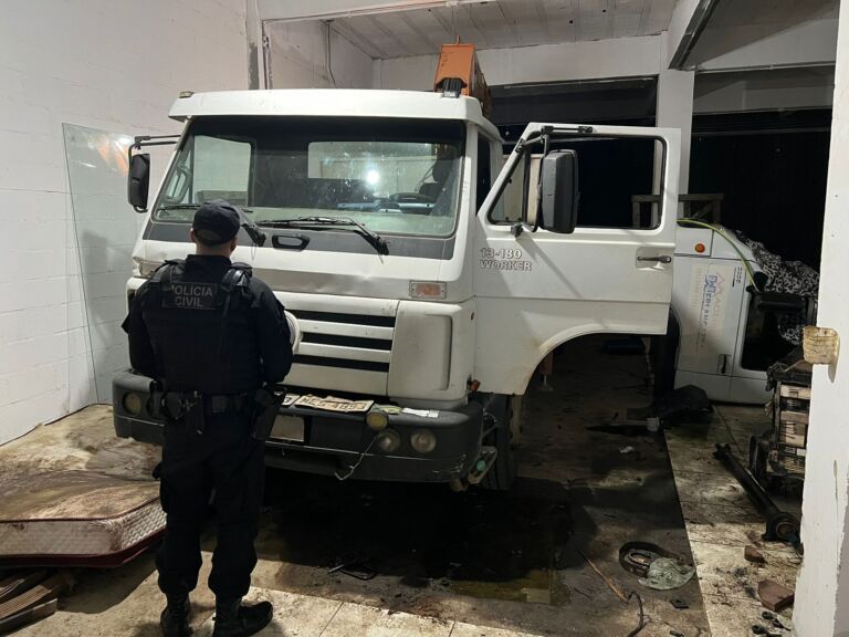 Polícia Civil encontra depósito usado por criminosos para esconder caminhões em Canoas