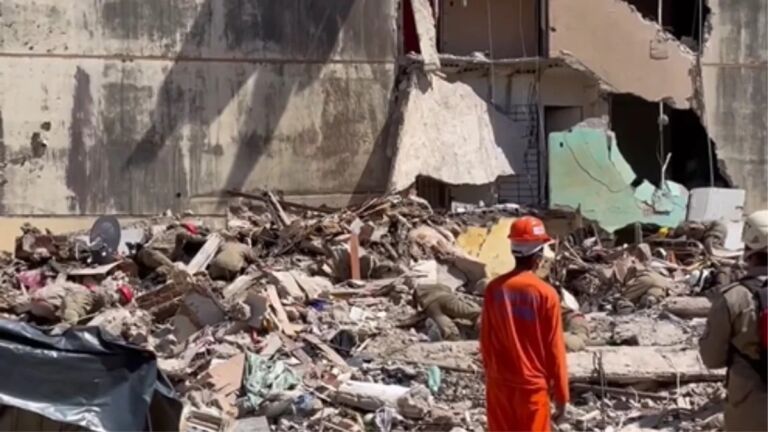 Duas pessoas morrem após prédio desabar; Adolescente de 13 anos é uma das vítimas fatais