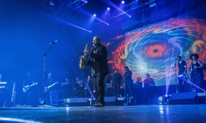Saxofonista Angelo Torres celebra 20 anos de carreira solo em turnê nacional